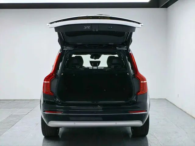 Volvo XC90 — Фото автомобиля 4