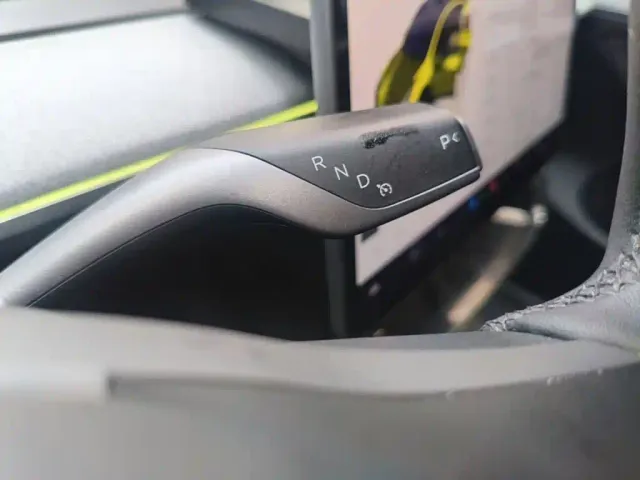 Tesla Model Y — Фото автомобиля 9
