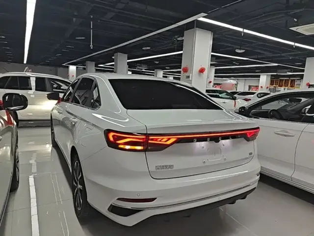 Geely Emgrand — Фото автомобиля 4