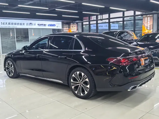 Mercedes-Benz E-Class — Фото автомобиля 23