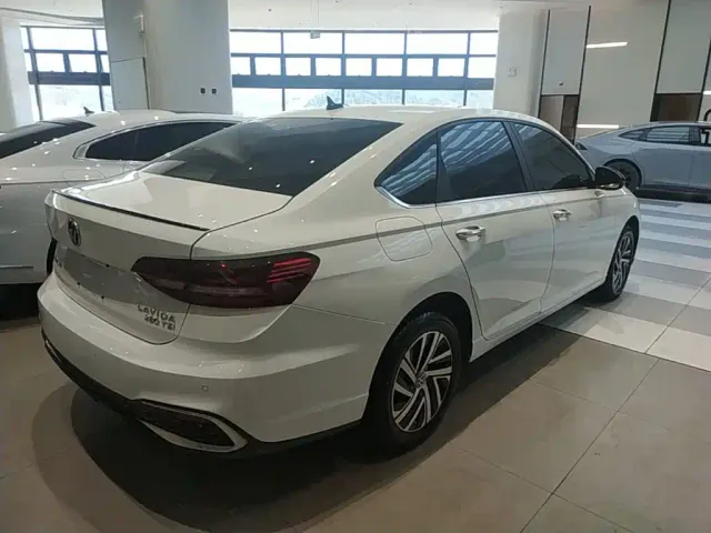 Volkswagen Lavida — Фото автомобиля 6