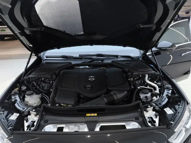 Mercedes-Benz E-Class — Фото автомобиля 28