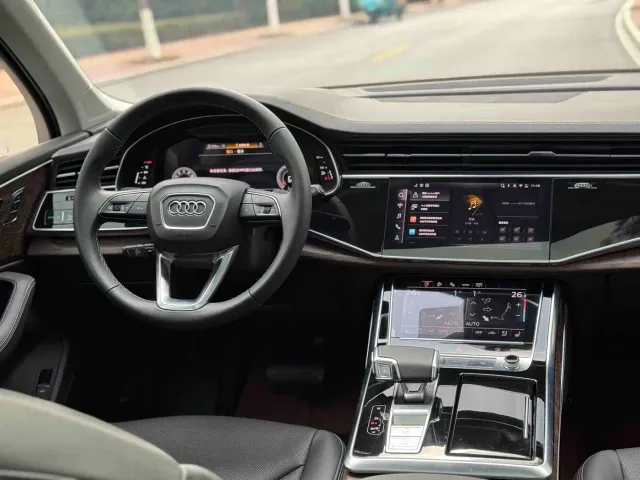 Audi Q7 — Фото автомобиля 7