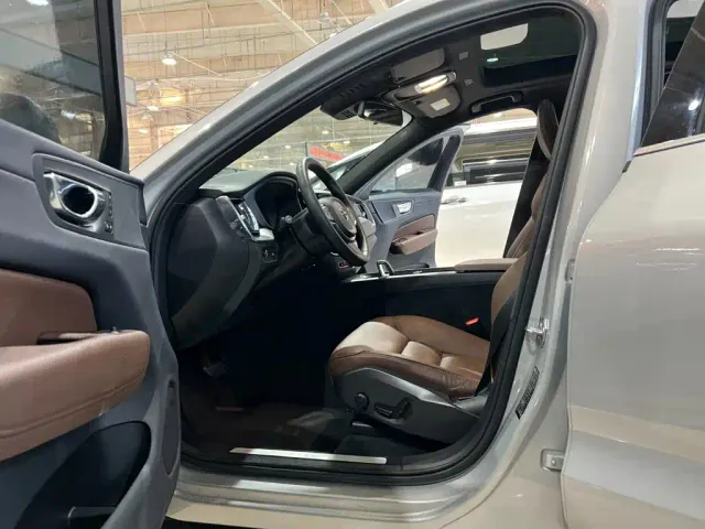 Volvo XC60 — Фото автомобиля 18