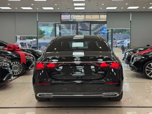 Mercedes-Benz E-Class — Фото автомобиля 20