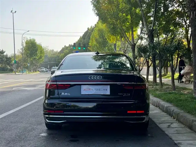 Audi A8 — Фото автомобиля 5