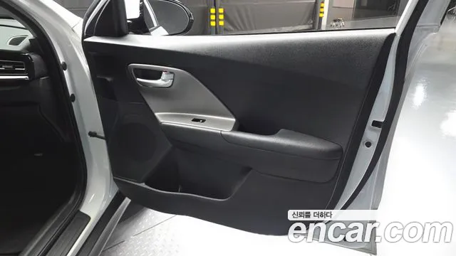 Kia Niro — Фото автомобиля 24