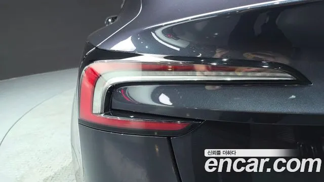 Tesla Model 3 — Фото автомобиля 23