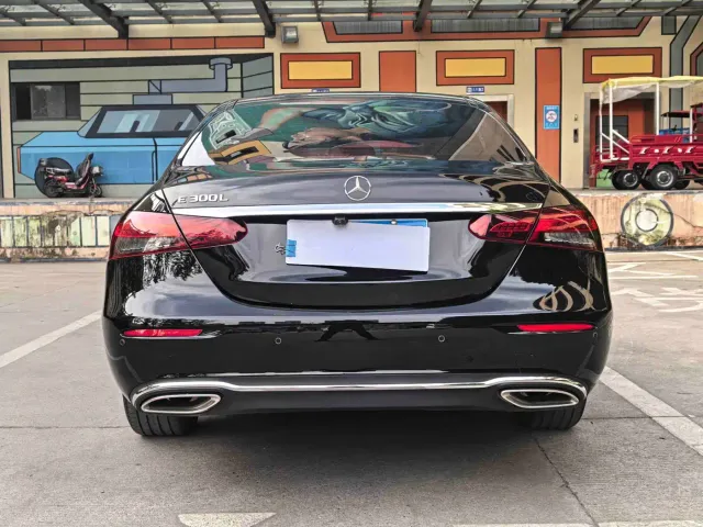 Mercedes-Benz E-Class — Фото автомобиля 8