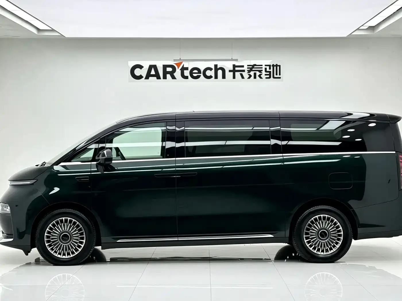 Geely Galaxy Yizhen L380 2025 Model 805km Flagship Edition AWD — Фото автомобиля 2