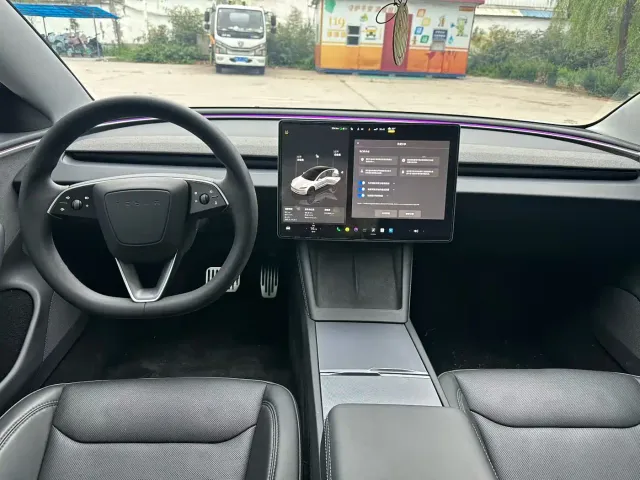 Tesla Model 3 — Фото автомобиля 6