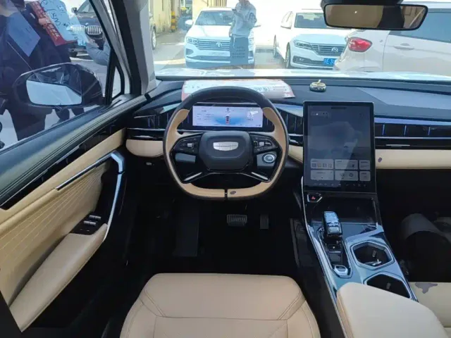 Geely Boyue L — Фото автомобиля 10