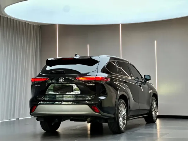 Toyota Highlander — Фото автомобиля 9