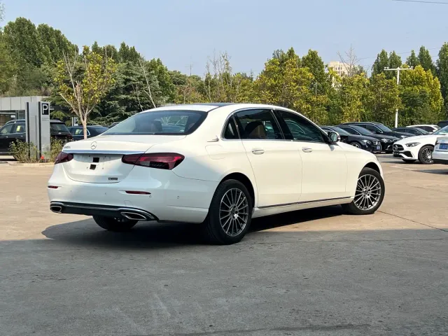 Mercedes-Benz E-Class — Фото автомобиля 5