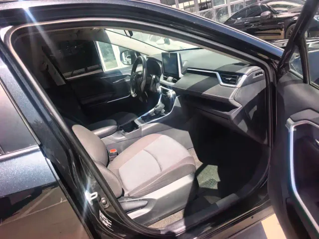 Toyota RAV4 — Фото автомобиля 16