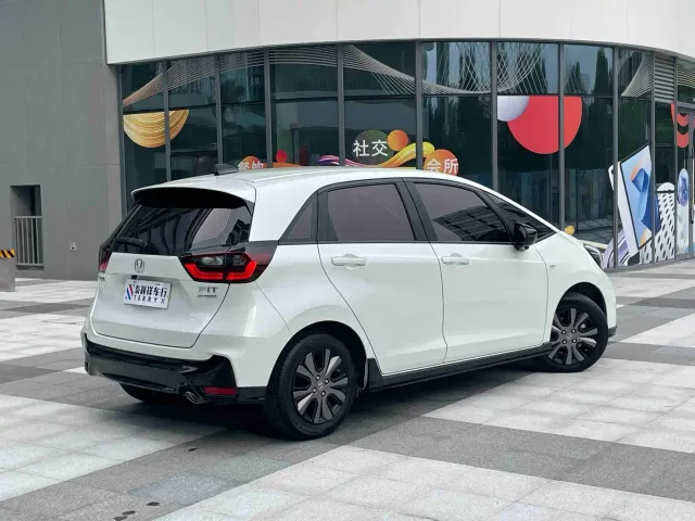 Honda Fit — Фото автомобиля 3