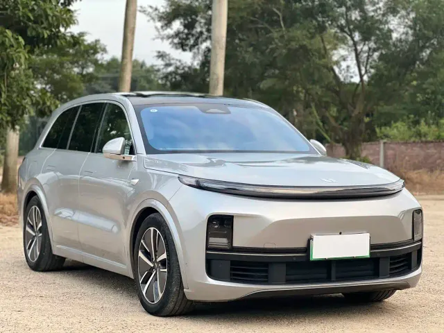 Li Auto L8 — Фото автомобиля 3