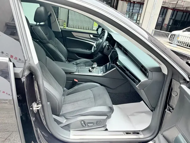 Audi A7L — Фото автомобиля 14