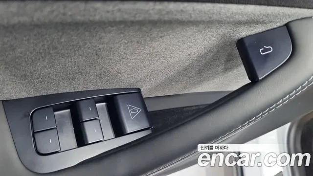 Tesla Model Y — Фото автомобиля 18