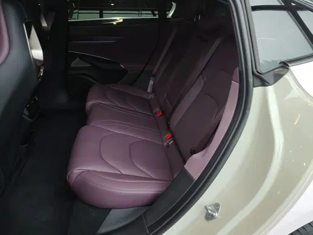 Xiaomi SU7 — Фото автомобиля 16