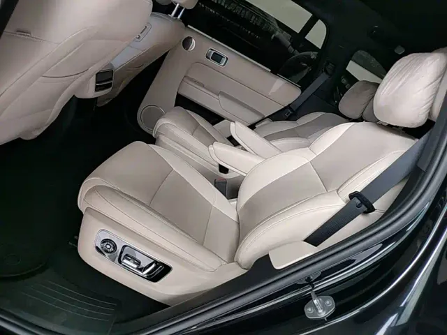 Li Auto L8 — Фото автомобиля 16