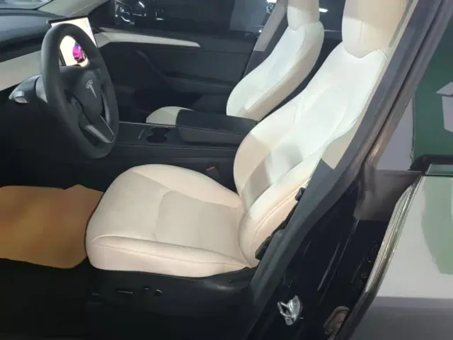 Tesla Model Y — Фото автомобиля 14