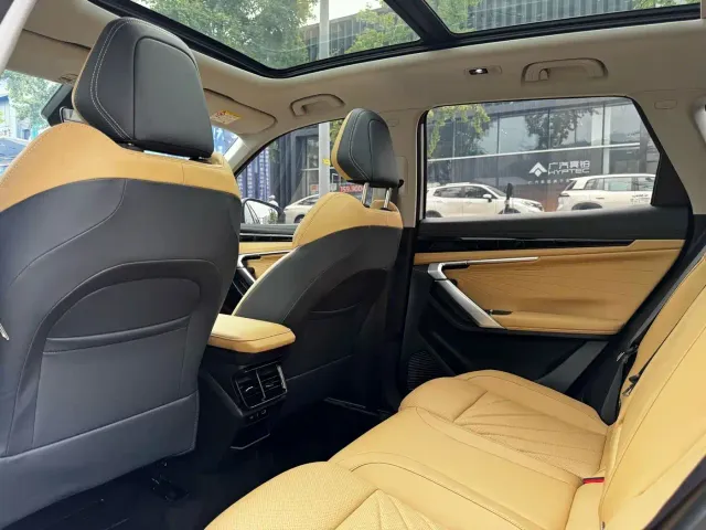 Geely Boyue L — Фото автомобиля 8