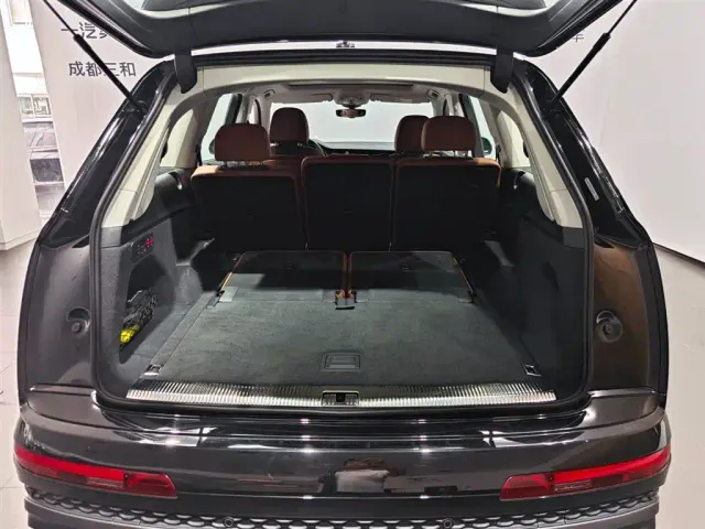 Audi Q7 — Фото автомобиля 9