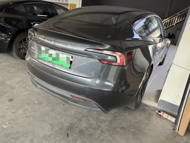 Tesla Model 3 — Фото автомобиля 13
