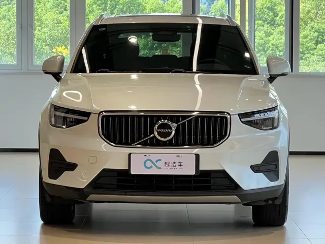 Volvo XC40 — Фото автомобиля 2