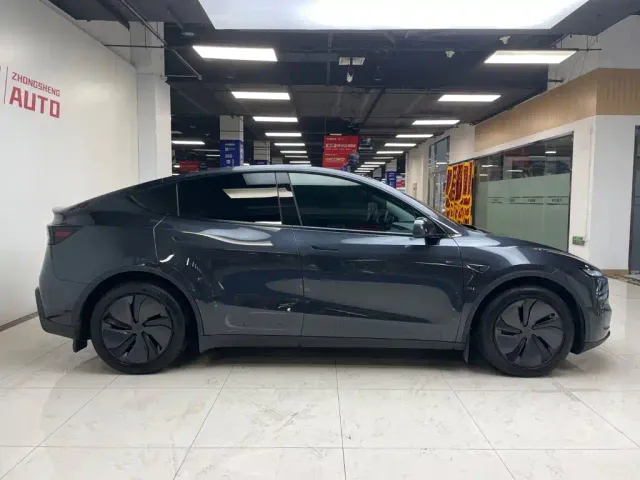 Tesla Model Y — Фото автомобиля 3