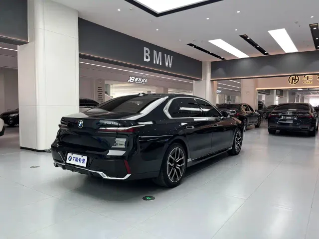 BMW 7 Series — Фото автомобиля 6