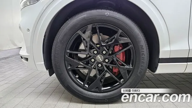 Genesis GV70 2.5T Бензин AWD — Фото автомобиля 3