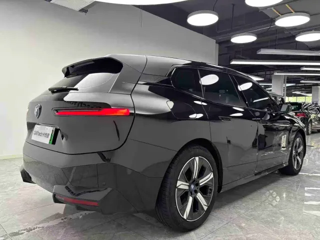 BMW iX — Фото автомобиля 4