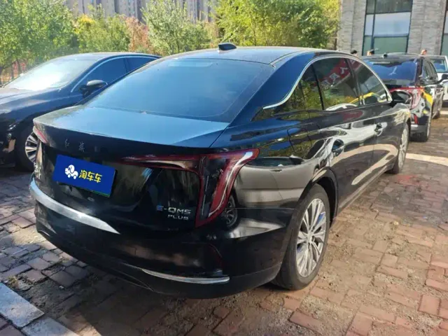 Hongqi E-QM5 — Фото автомобиля 3