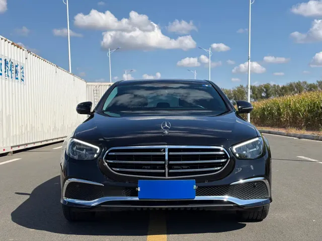 Mercedes-Benz E-Class — Фото автомобиля 2