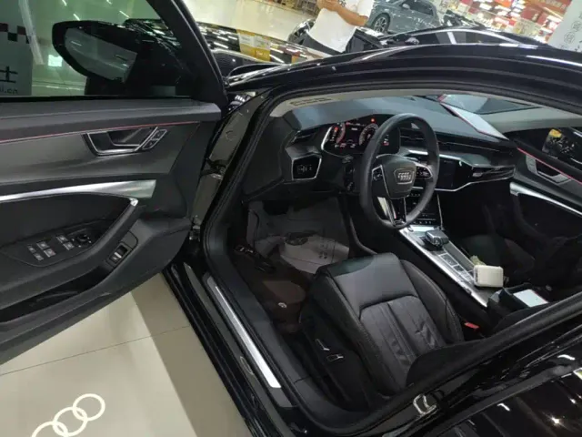 Audi A6L — Фото автомобиля 15