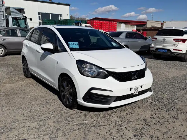 Honda Fit — Фото автомобиля 3