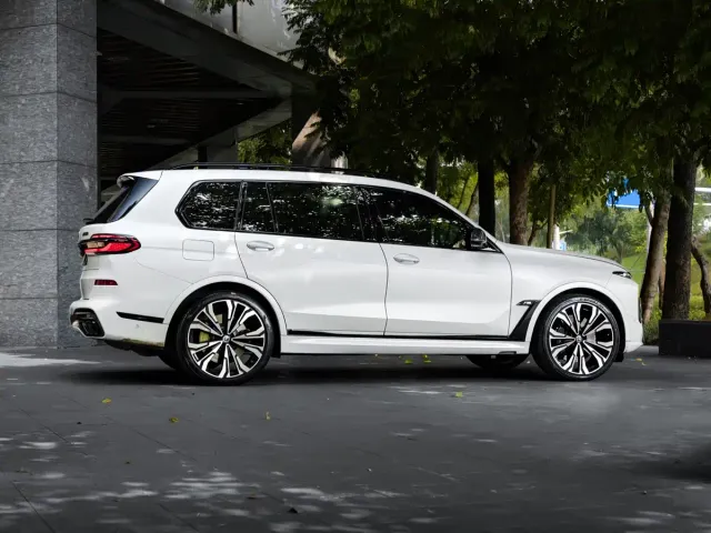 BMW X7 — Фото автомобиля 3
