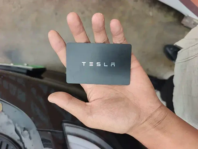 Tesla Model Y — Фото автомобиля 8
