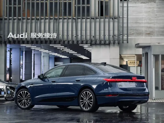 Audi A6L e-tron — Фото автомобиля 16