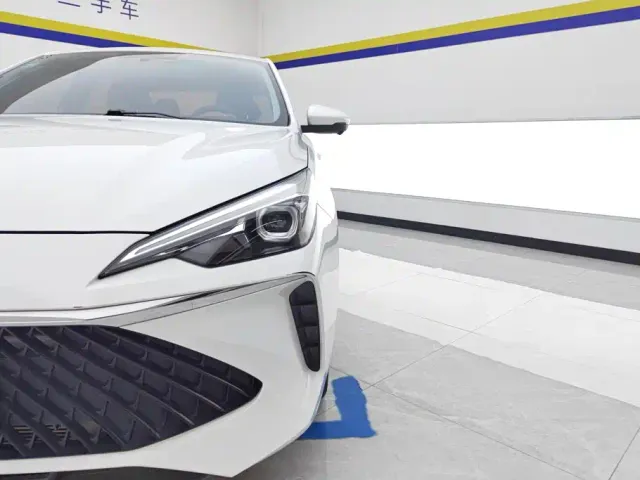 Roewe i5 — Фото автомобиля 5