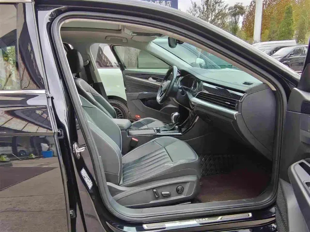 Volkswagen Passat — Фото автомобиля 7