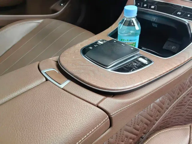 Mercedes-Benz E-Class — Фото автомобиля 4