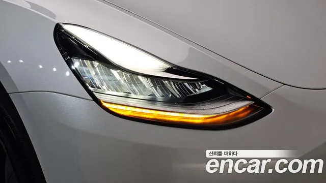 Tesla Model Y — Фото автомобиля 21