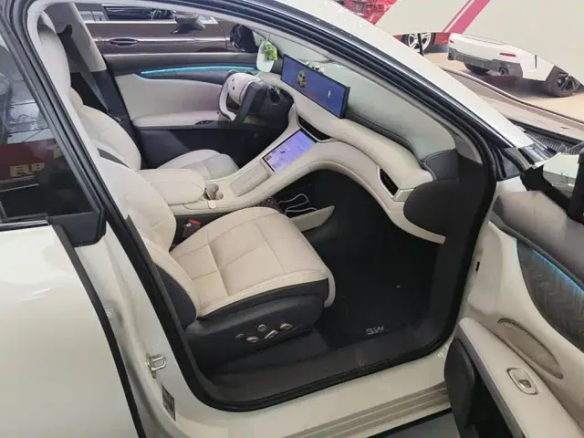 IM Motors LS6 — Фото автомобиля 13