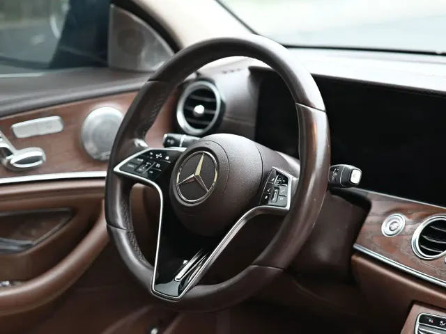 Mercedes-Benz E-Class — Фото автомобиля 7