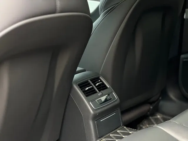 Audi A4L — Фото автомобиля 9