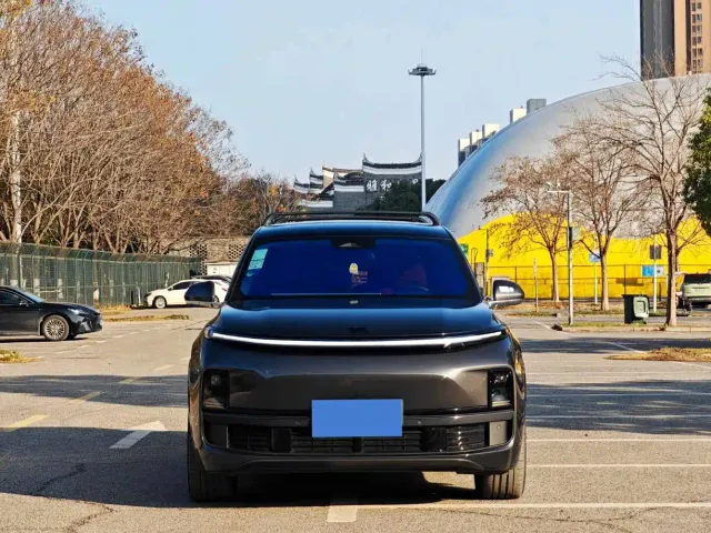 Li Auto L8 — Фото автомобиля 2