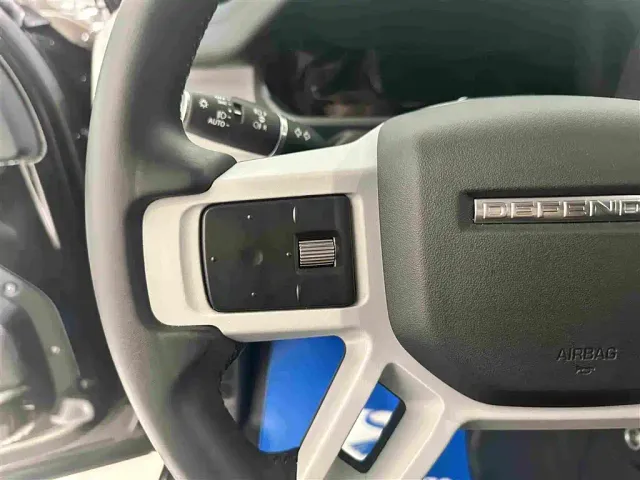 Land Rover Defender — Фото автомобиля 9